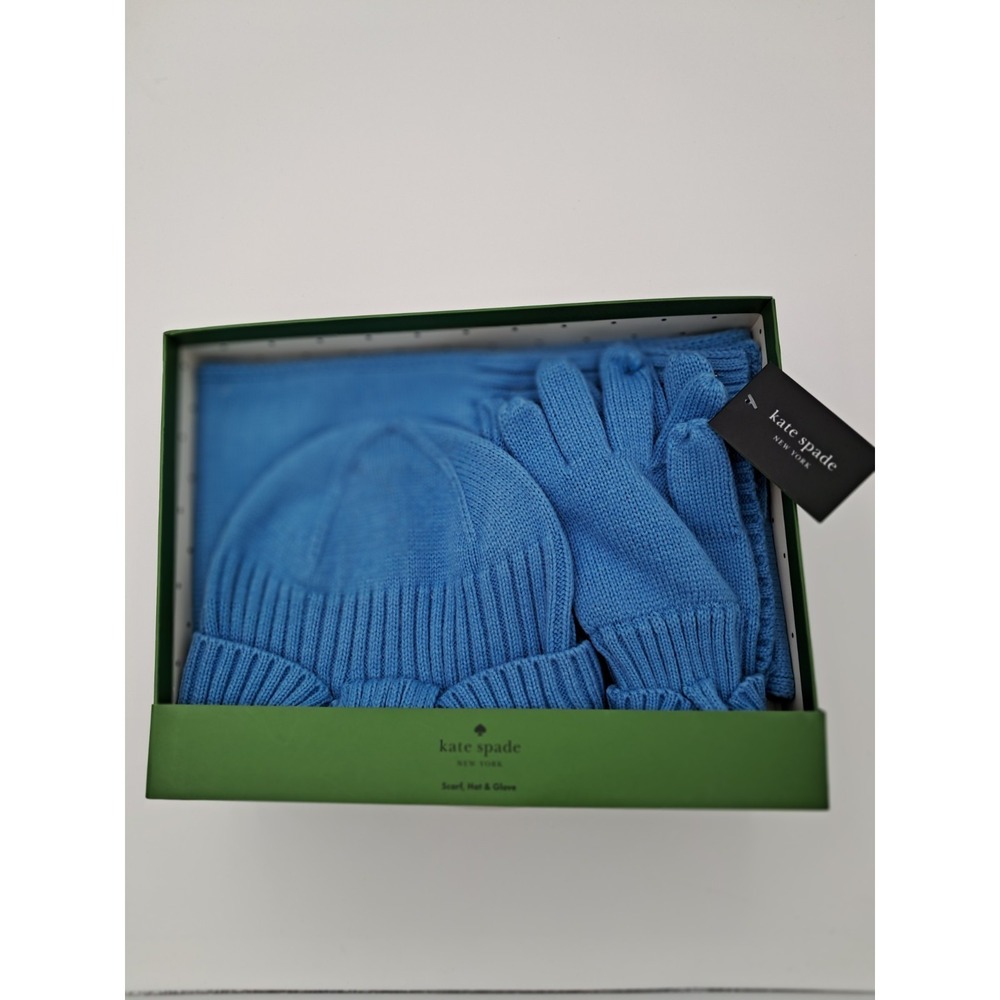 Boxed Kate Spade Winter Box Set. Nwt Scarf, Hat, And Gloves In A Beautiful Light
